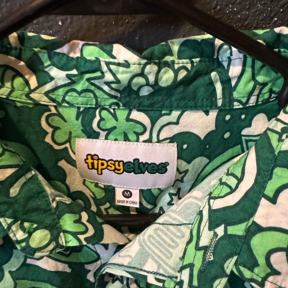 Men’s Tipsy Elves St. Paddy’s Short Sleeve Button Down Shirt Size Medium — image 3 of 4